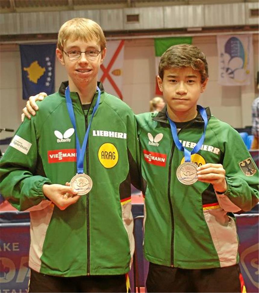 Gerrit Engemann aus Lünen holt zweimal Bronze Gerrit Engemann (l.) und Jannik Xu präsentieren ihre Bronze-Medaillen.