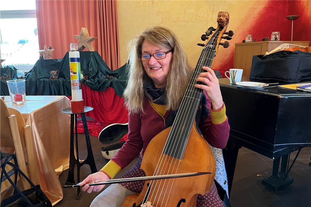 Wie klang Musik vor 500 Jahren? Embiscara reist in die Vergangenheit Gertrud Frank-Zilly spielt Gambe bei Embiscara.
