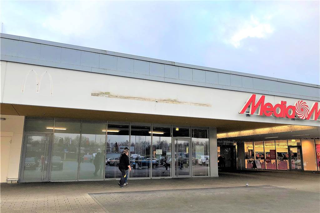 Leerstände im Indupark Dortmund: Rätselraten um neue Mieter Gerüchten zufolge soll in die ehemalige McDonald's -Filiale wieder ein Gastro-Betrieb einziehen.