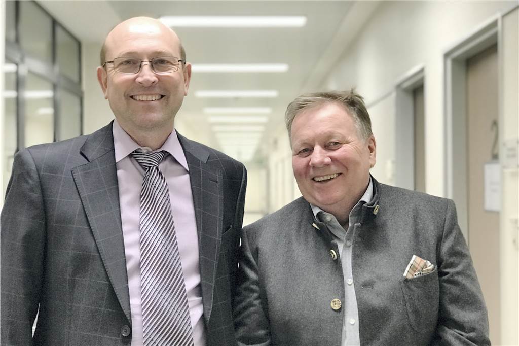 Passt zu Geriatrie-Netzwerk: EvK-Direktor freut sich auf Gesundheitscampus Geschäftsführer Bernd Kaffanke und Beirat Norbert Dietz von der Confirmus GmbH planen ein 40-Millionen-Euro-Invest auf der Vorfläche des Evangelischen Krankenhauses neben dem Café del Sol und der L'Osteria.