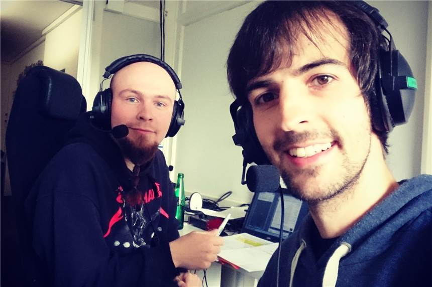 Escape-Rooms aus Castrop-Rauxel bieten Onlinespiel an - quasi kostenlos Geschäftsführer Daniel Steinbach (r.) und sein Kollege Victor Lange-Nowak beobachten die Rätselnden vom Spielleiter-Büro aus. Zurzeit ist das nicht möglich, denn die Corona-Krise bremst auch dieses kleine Unternehmen mit seinen zwei Escape Rooms in Castrop-Rauxel aus.