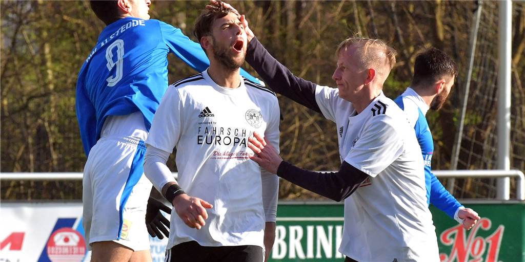 Nach Koch-Entlassung: SV Preußen überrascht und will die Sportliche Leitung erstmal nicht besetzen Geschäftsführer Dennis Siegerink (r.) erklärt, wie es beim SV Preußen Lünen in der Sportlichen Leitung weitergeht.