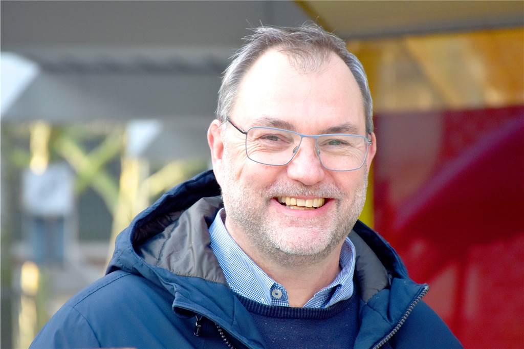 Verklebte Fenster bei ABC-Schuhe: Was passiert in der besten Lage von Ahaus? Geschäftsführer Oliver Kramer denkt nicht daran, die Filiale in der Innenstadt aufzugeben. „Die beste Lage in ganz Ahaus“, sagt er. Dort, direkt am Oldenkottplatz, befindet sich seit über 30 Jahren die erste Filiale von ABC Schuhe.