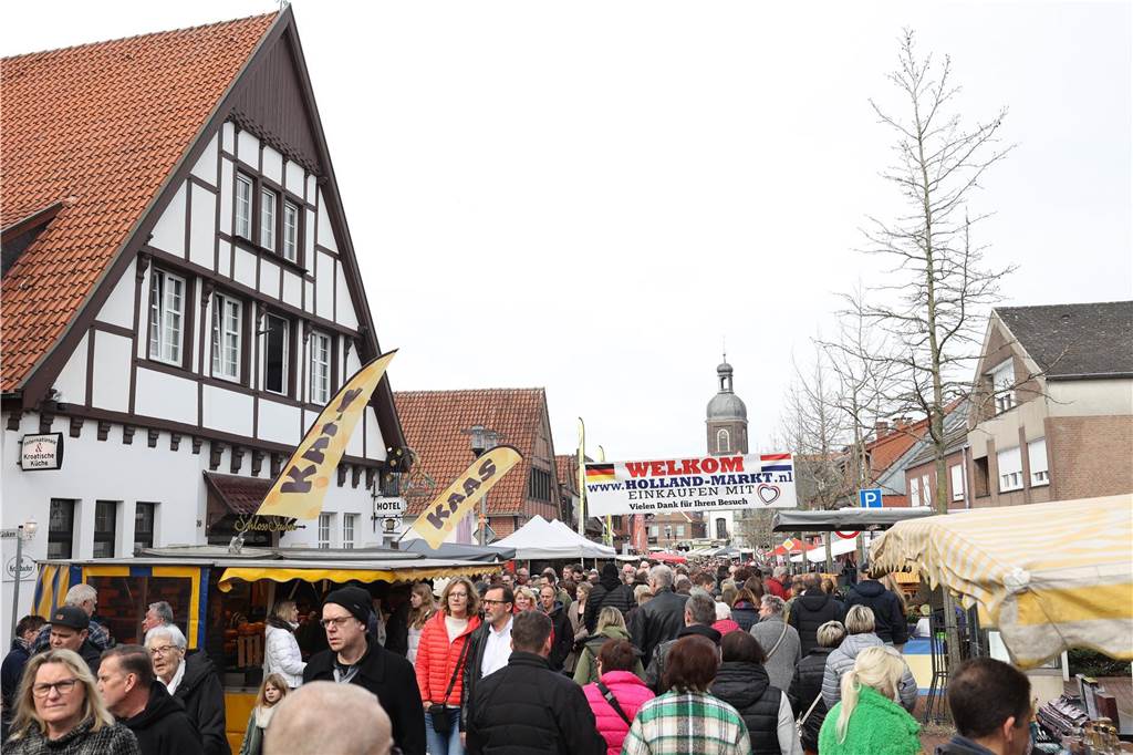 Geschätzte 10.000 Besucherinnen und Besucher zählte die Gemeinde Nordkirchen während des Hollandmarktes.
