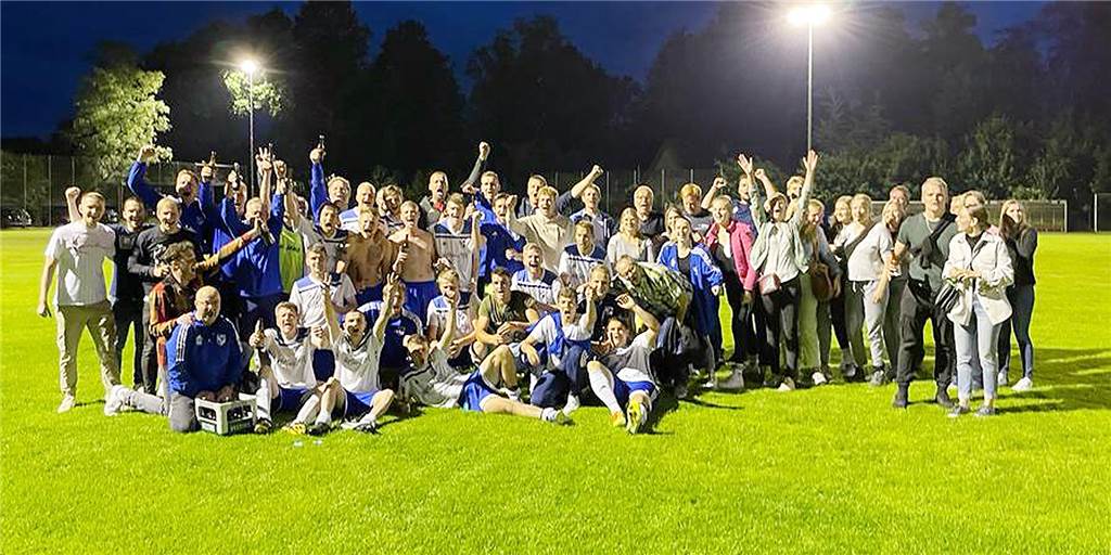 6:5 nach Elfmeterschießen: Lavesum feiert Klassenerhalt - Platzwechsel nach 120 Minuten Geschafft! BW Lavesum setzte sich im Elfmeterschießen gegen den SV Eggerode durch und bleibt in der Kreisliga B.