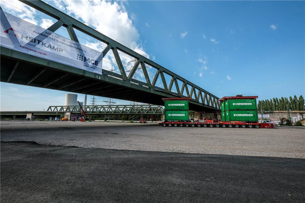 950 Tonnen Stahl in Bewegung: „Meilenstein“ im A43-Ausbau erreicht Die abgetragene Ostseite der Bahnbrücke der A43 in Recklinghausen
