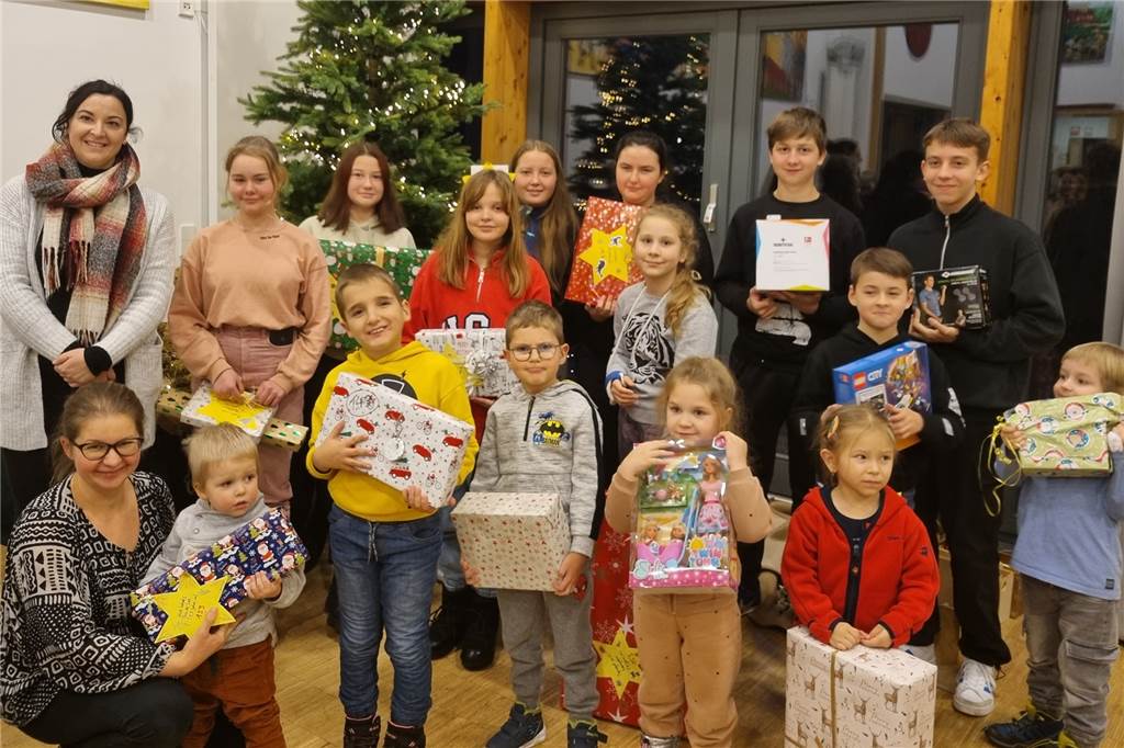 Heeker Sterntaler Aktion macht Bedürftige an Heiligabend glücklich Geschenkübergabe kurz vor Weihnachten: Schaut man in die strahlenden Kinderaugen, sieht man, wie groß die Freude ist.