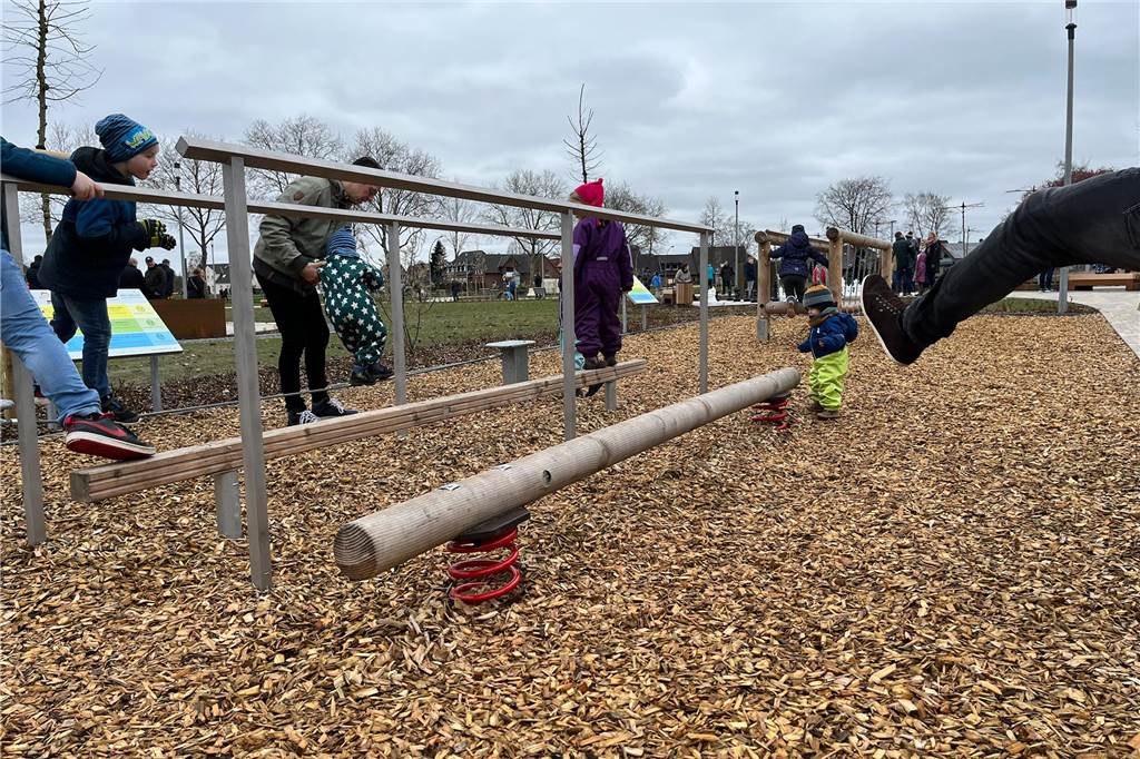 Neuer Bürgerpark in Raesfeld eröffnet: „War die richtige Entscheidung“ Geschicklichkeit können Kinder ebenfalls im neuen Bürgerpark in Raesfeld trainieren.