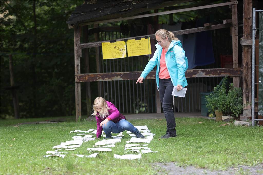 Das Sommerfest der Waldschule Cappenberg stand ganz im Zeichen einer Olympiade mit Geschicklichkeitsaufgaben mit wiederverwerteten Materialien.