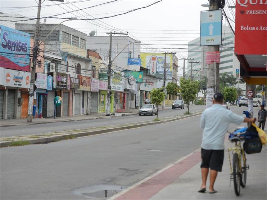 Angst vor Gewalt: 16 Städte sagen Karneval in Brasilien ab Geschlossene Geschäfte in Vitoria. Ein Streik der Polizei hatte dort zu einer Mordwelle geführt. Foto: Tânia Rêgo/Agencia Brazil