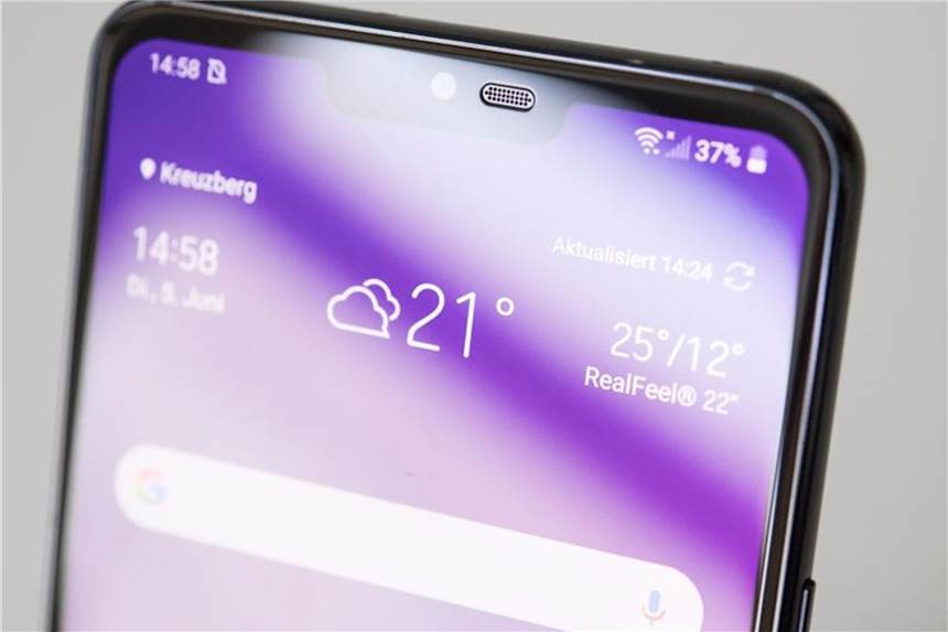 Drachenpanzer oder Scherbengericht - Smartphones aus Glas Geschwungene Kanten, glänzende Oberfläche - mit Glas lassen sich bei Smartphones (hier das LG G7) leicht schöne Formen und elegante Optik realisieren. Foto: Robert Günther