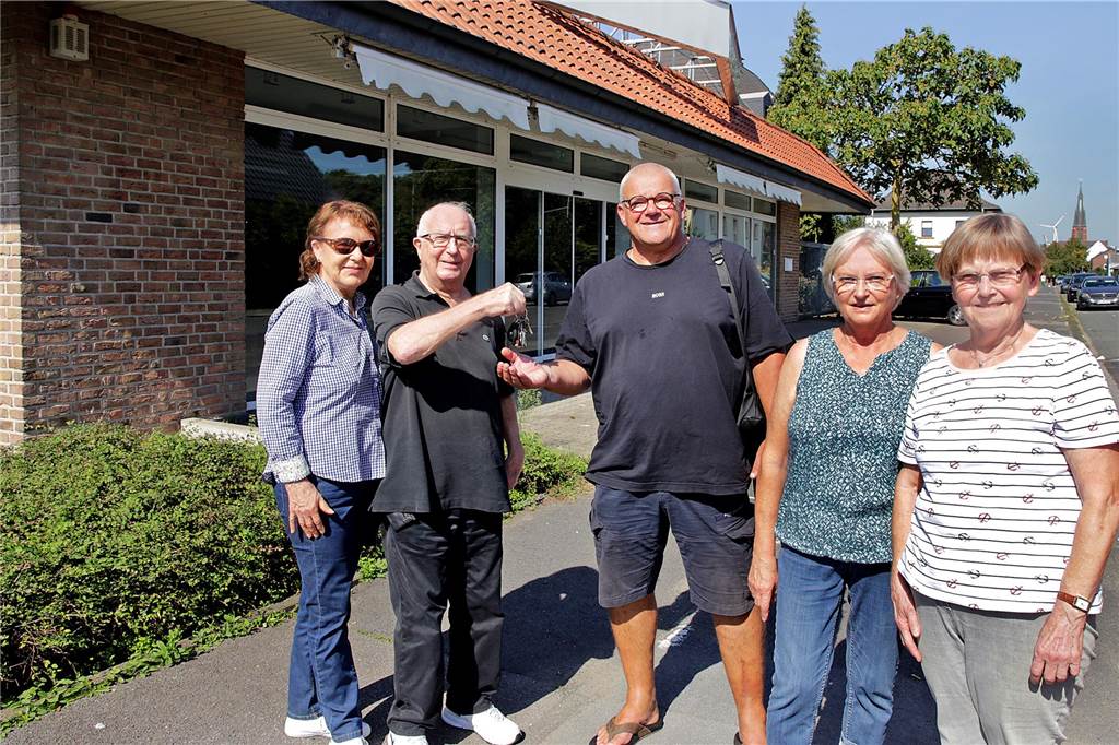 Halterner Tafel hat neues Domizil gefunden: „Die perfekte Lösung“ Schlüsselübergabe am zukünftigen Tafelladen in Haltern.