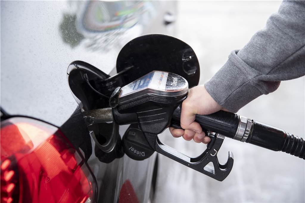 Benzin und Diesel kosten in Vreden mehr als in der Umgebung – ein Erklärungsversuch Getankt wird immer – auch in Vreden. Der Preis für den Kraftstoff ändert sich allerdings bis zu zehn Mal am Tag.