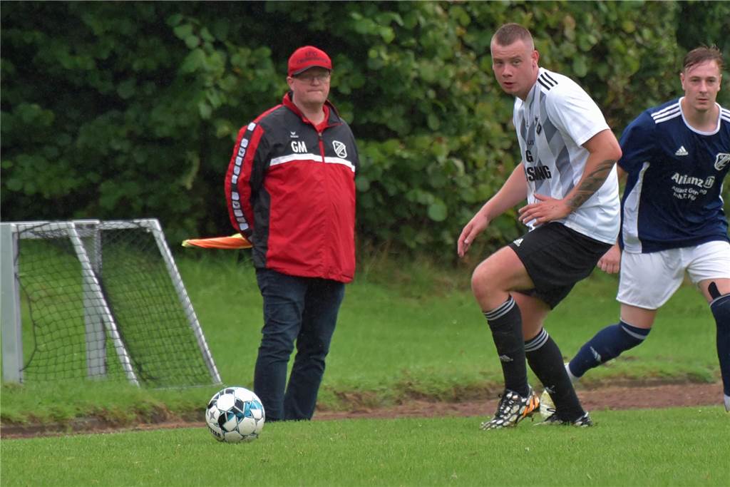 Gewohntes Bild an der Seitenlinie der Oldenburger: Guido Meyer bleibt dem Verein weiter als Coach erhalten.