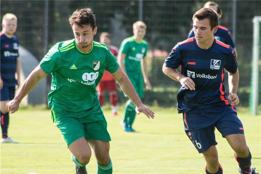 Halterns Torjägerliste: Kreisliga-Torjäger erzielte einen Fünferpack Giacomo Lopez Fernandes (l.) erzielte gegen den VfB Hüls einen Doppelpack.