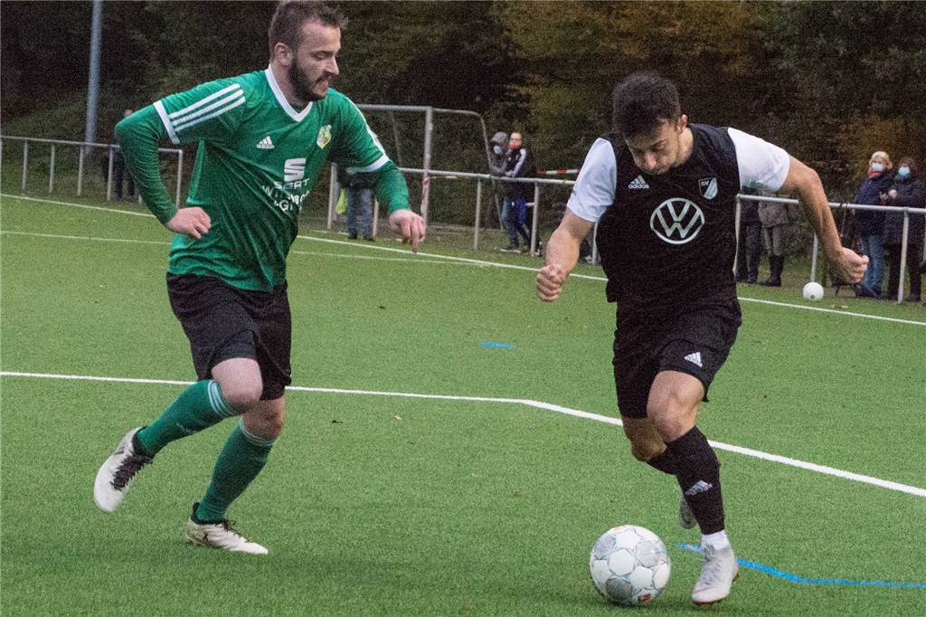 Aufstiegskandidat? Niehaus erklärt, warum der LSV so gut gestartet ist Giacomo Lopez-Fernandez (r.) kehrte im Sommer zum SV Lippramsdorf zurück.