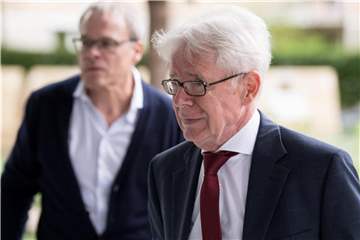 Gibt den DFL-Vorsitz ab: Reinhard Rauball (r). Foto: Sven Hoppe