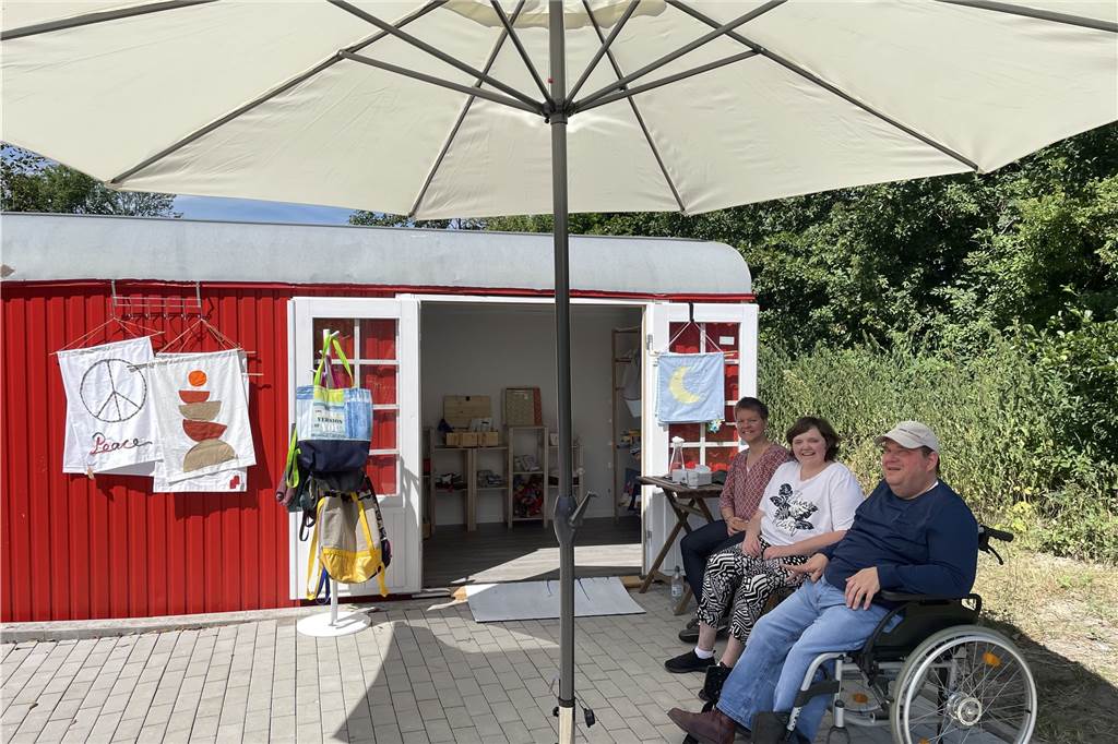 Großes Shopping-Vergnügen in Dortmund: Mini-Markt auf Gut Königsmühle Der Bauwagen gehört zum Mini-Markt auf Gut Königsmühle.
