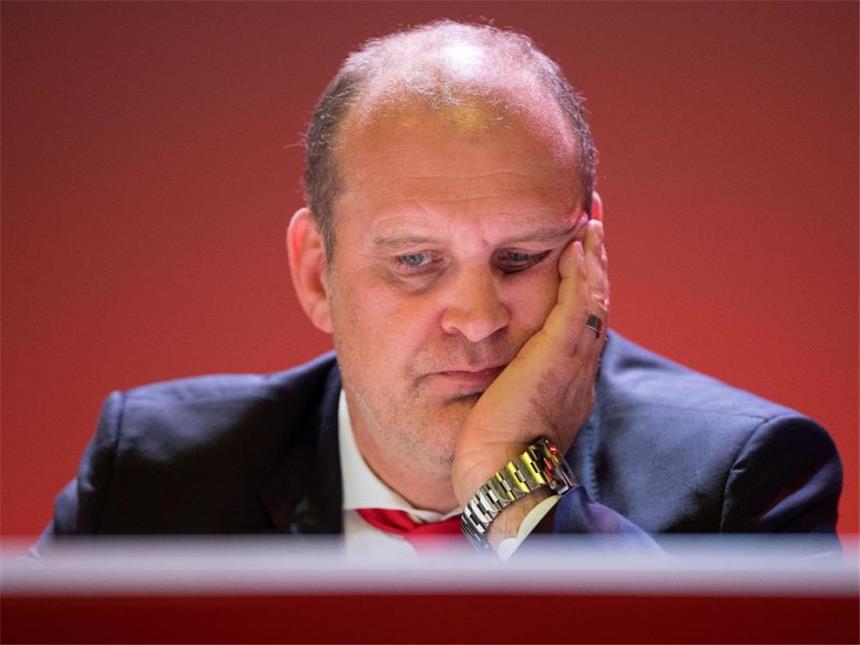 Schmadtke: "Dann bin gerne der Punchingball" Gibt sich trotz des Kölner Fehlstarts entspannt:FC-Geschäftsführer Jörg Schmadtke. Foto: Marius Becker