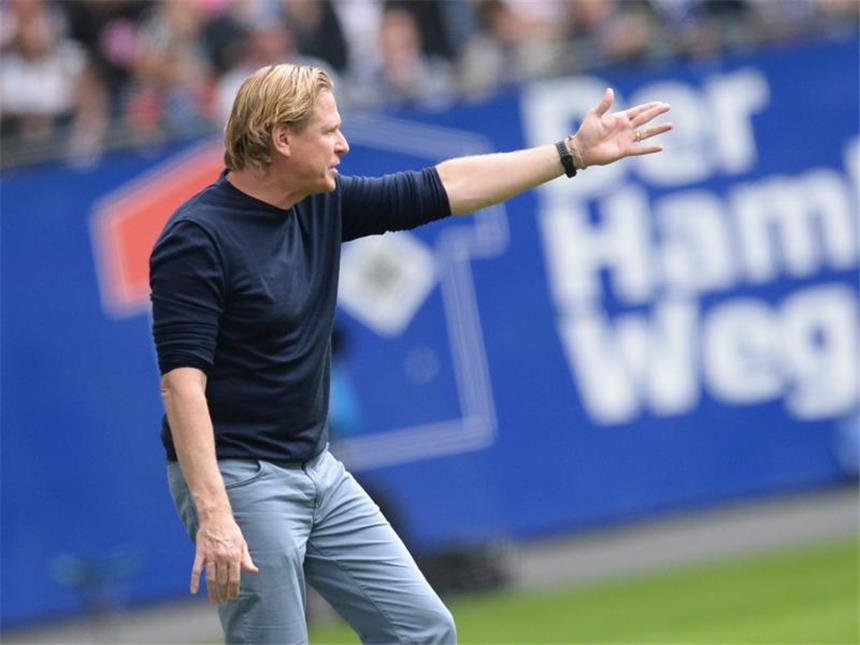 Gisdol bremst die "Luschen-Helden" des HSV wieder ein Gibt trotz zweier Siege den Mahner: HSV-Trainer Markus Gisdol. Foto: Daniel Bockwoldt