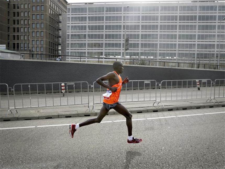 Kenianer Yegon gewinnt Düsseldorf-Marathon Gilbert Yegon gewann den Düsseldorf-Marathon. Foto: Olaf Kraak