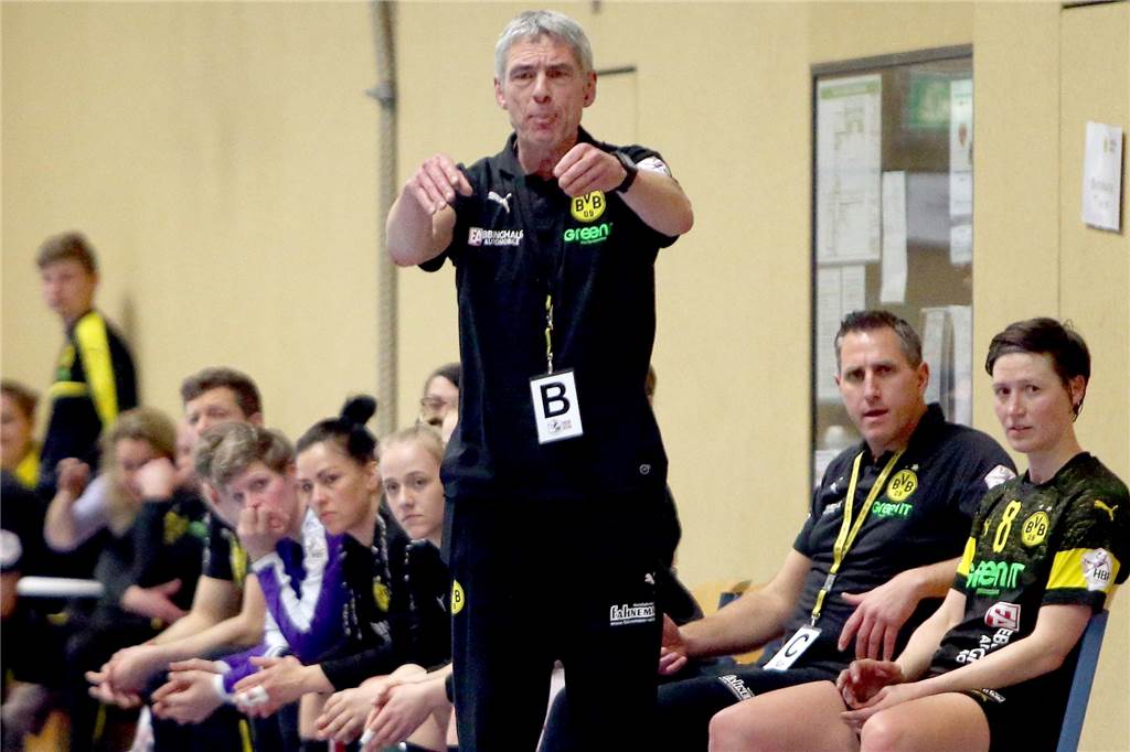 BVB-Spielerin Inger Smits: Das war meine Bedingung bei der Verlängerung Gino Smits hatte die Borussia bis zum Sommer 2019 trainiert, dann wurde er überraschend von André Fuhr abgelöst.