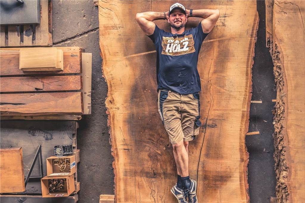 Lünen statt Düsseldorf: Besondere Holzprodukte ziehen ins Bürohaus Brauch Gino Ulitzka ist gelernter Schreiner, hat aber bis zur Firmengründung von „Woodstyle360“ nicht in dem Beruf gearbeitet.