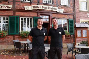 Giorgos und Nikos Kotoulas führen das Restaurant „Unter den Linden“
