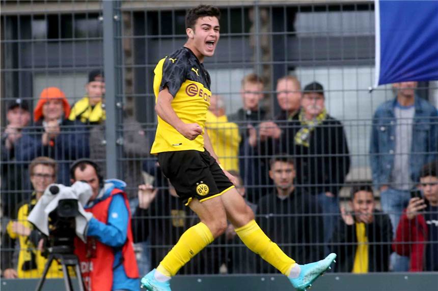 Giovanni Reyna bejubelt seinen Treffer zum zwischenzeitlichen 1:1 für Borussias U19.