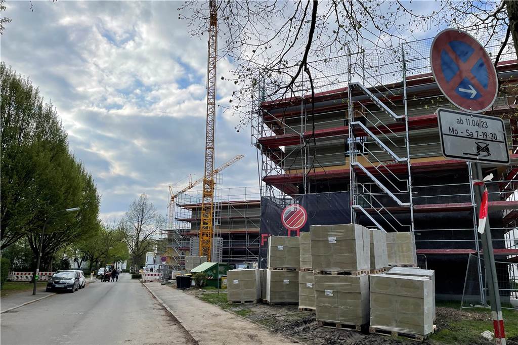 Im Bergmannsgrün-Viertel sind schon zwei Häuserreihen verschwunden Vivawest-Häuser in der Thielenstraße bekommen eine weitere Etage.