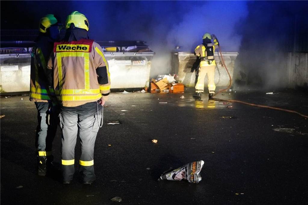 Feuerwehr an Silvester im Dauerfeuer: Zehn Einsätze nach Mitternacht Gleich dreimal war die Feuerwehr Castrop-Rauxel in der Nacht auf den 31. Dezember im Einsatz