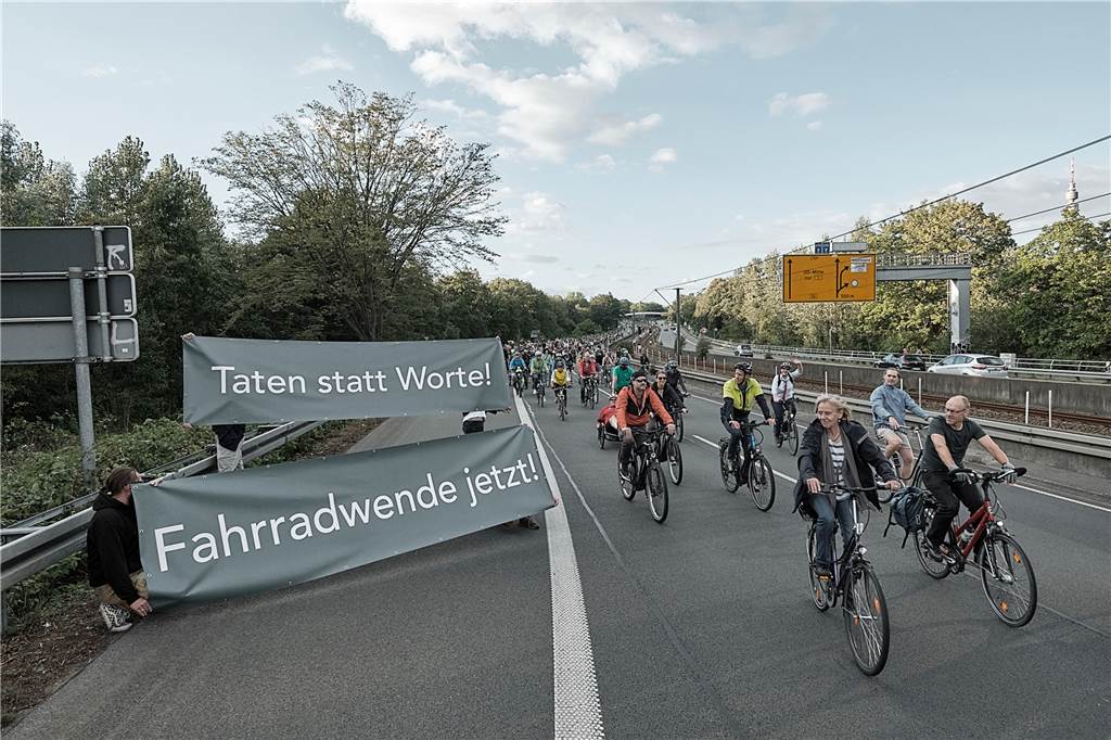 Gleich mehrere Fahrrad-Demos gab es 2020 in Dortmund. Die Radler forderten „Taten statt Worte“.
