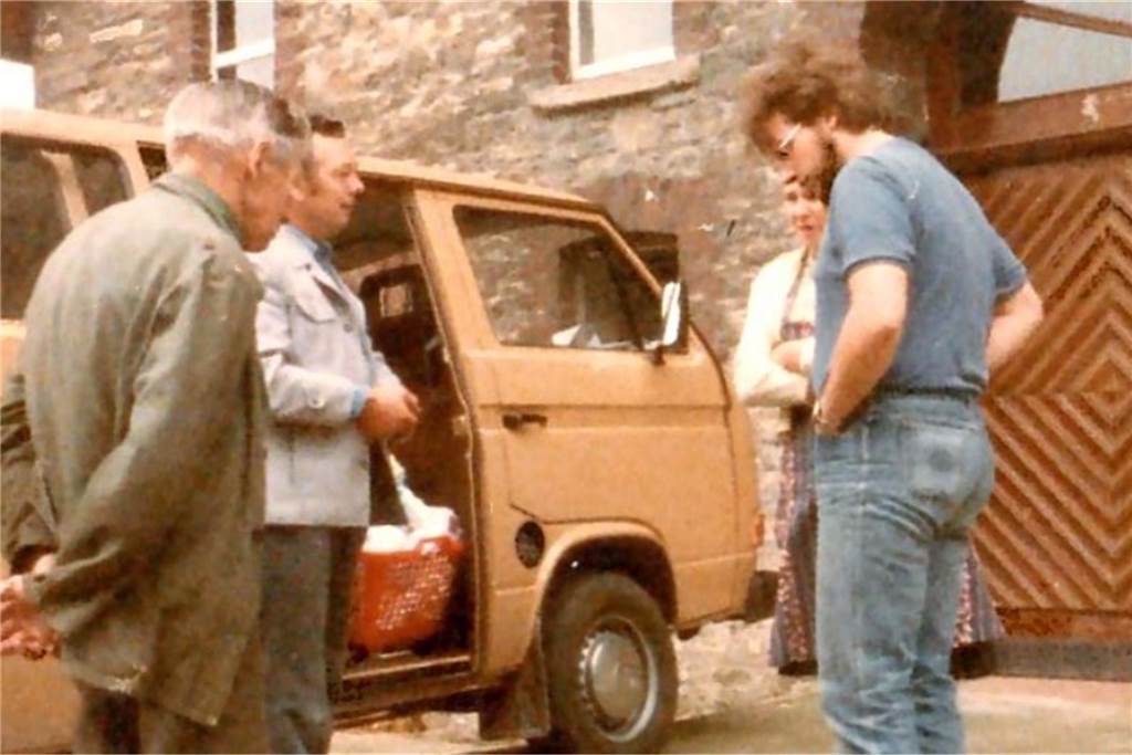Mit 91 die letzten Holzschuhe verschenkt: Hans Brüning geht in „Rente“ Gleich mehrere Generationen von Familien belieferte Hans Brüning mit seinen Waren.