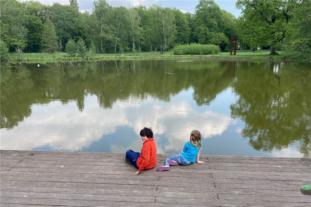 Riesige Spiel-Landschaft mit viel Grün, Wasser und Geschichte im Video-Check Gleich zwei Teiche gibt es im Fredenbaumpark.