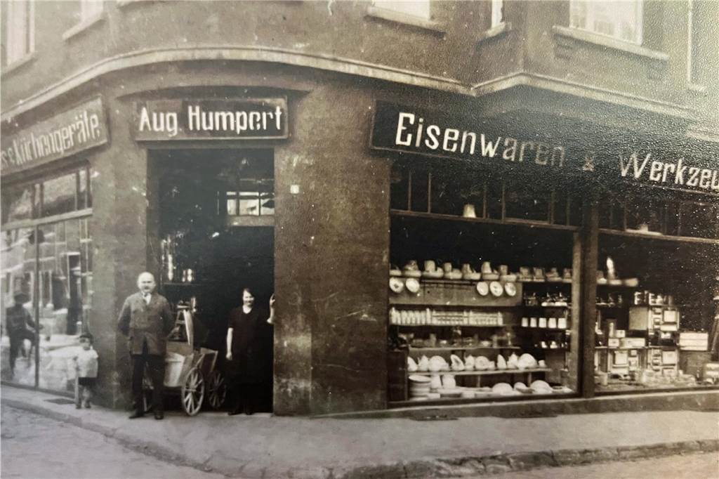 Gleiches gilt für das Eisenwaren- und Werkzeug-Geschäft von August Humpert,