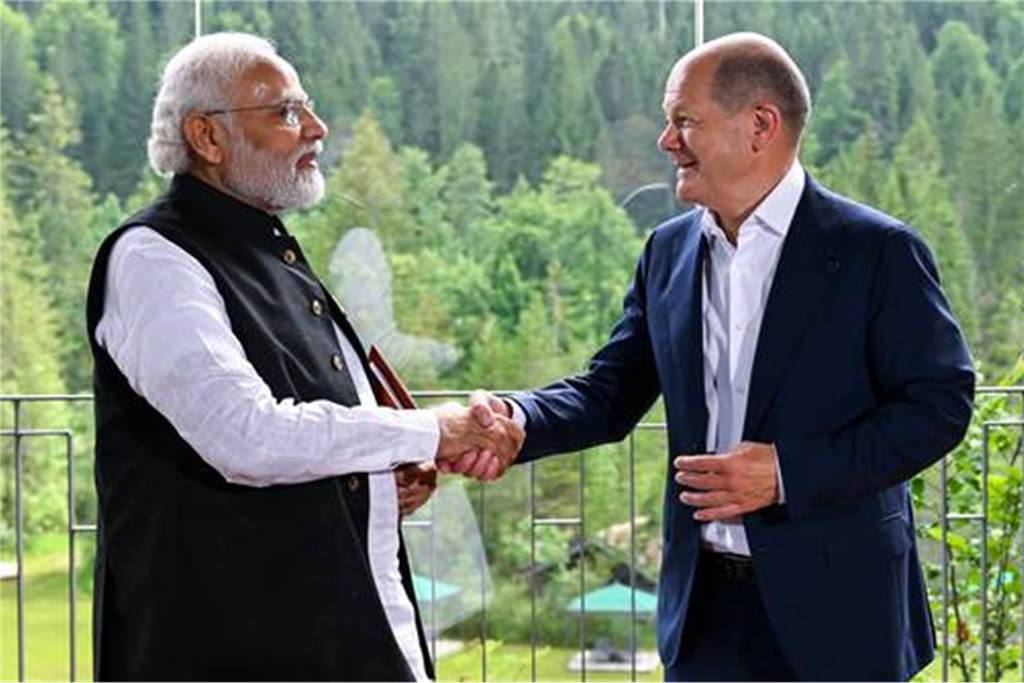 Fünf neue schlechte Nachrichten für Putin Globales Zusammenrücken der Demokratien: Bundeskanzler Olaf Scholz beim G7-Gipfel in Bayern Narendra Modi, den Premierminister von Indien.