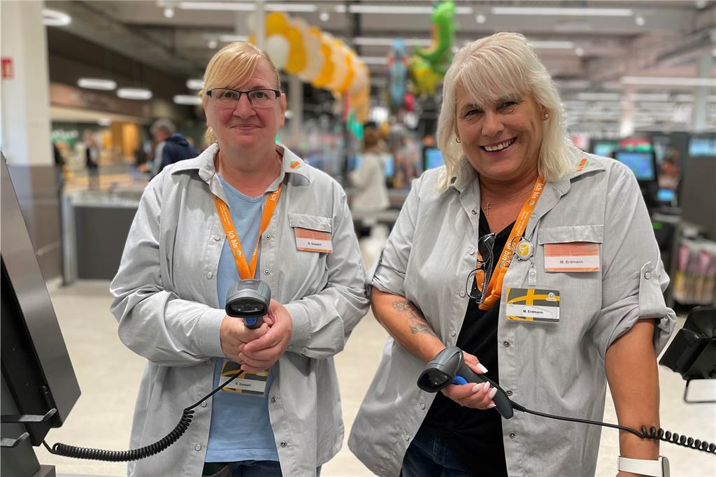 Globus-Bewertungen: So schneidet die neue Castrop-Rauxeler Markthalle ab Globus beschäftigt über 220 Mitarbeiter, viele davon arbeiteten auch vorher schon im Real. An den zwölf Scan&Go-Kassen können die Kunden selbst ihre Ware scannen und bezahlen, zwei Mitarbeiterinnen unterstützen und kontrollieren das Prozedere.