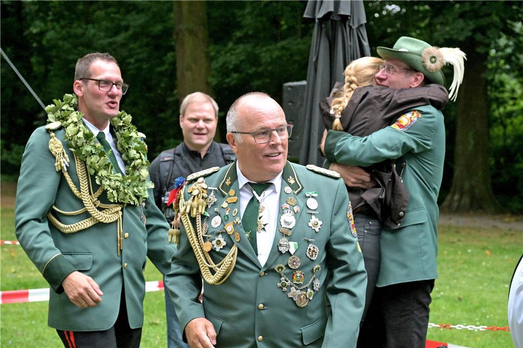 Glückwünsche für den neuen König Michael Biegel.