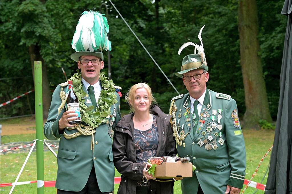 Glückwünsche für den neuen König Michael Biegel.