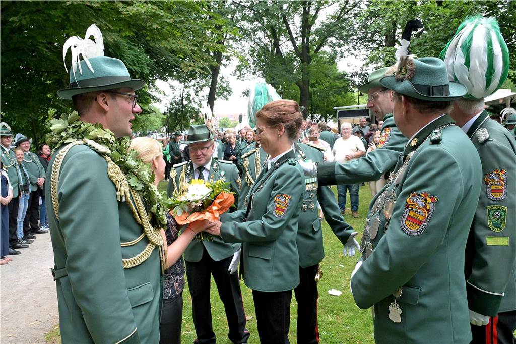 Glückwünsche für den neuen König Michael Biegel.