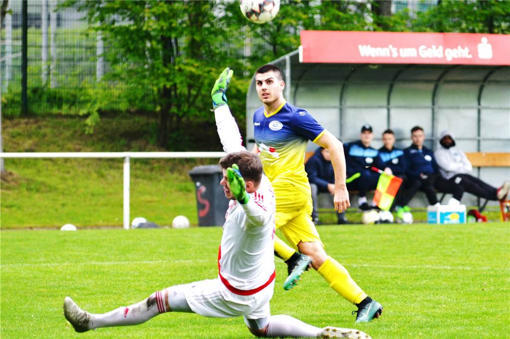 Schweriner Fußballer wechselt für seinen Trainer überraschend vom Berg ins Frohlinder Tal Gökhan Ceylan überlupfte im Mai 2019 Stuckenbuschs Torwart Niko Wollny zum Tor zum Stand von 1:1. Er spielt künftig für den FC Frohlinde.