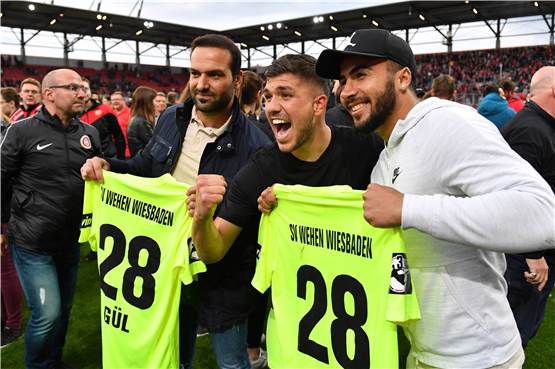Im Mai 2019 - Schmerzen, Dosenbier, Riesen-Party 2019: Gökhan Güls Sause zum Aufstieg in die 2. Liga