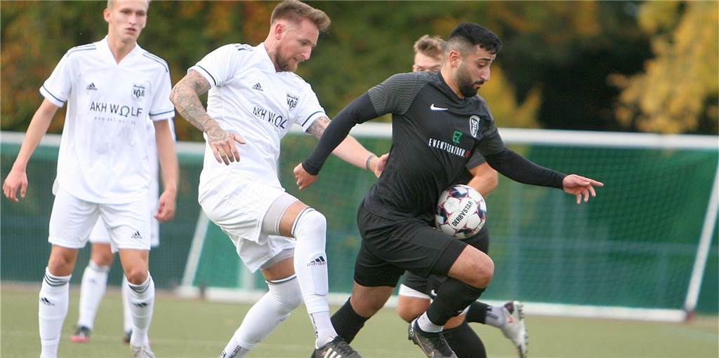 Der Liveticker zum Nachlesen: FC Marl dreht Derby gegen VfB Hüls nach der Pause Gökhan Turan (r.) war für den FC Marl im Derby gegen den VfB Hüls der Matchwinner. Der Stürmer erzielte den 1:1-Ausgleich selbst und bereitete das 3:1 vor.