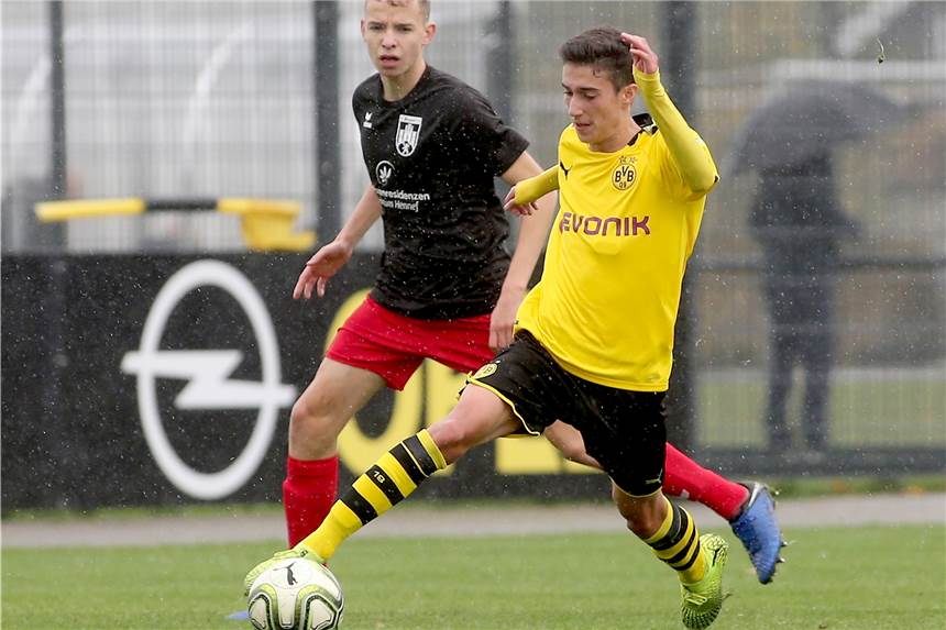 Zwei Testspielsiege der BVB-U19: Aber warum darf das Team im Lockdown überhaupt spielen? Göktan Gürpüz hat für die U19 des BVB im Test gegen Rödinghausen getroffen.
