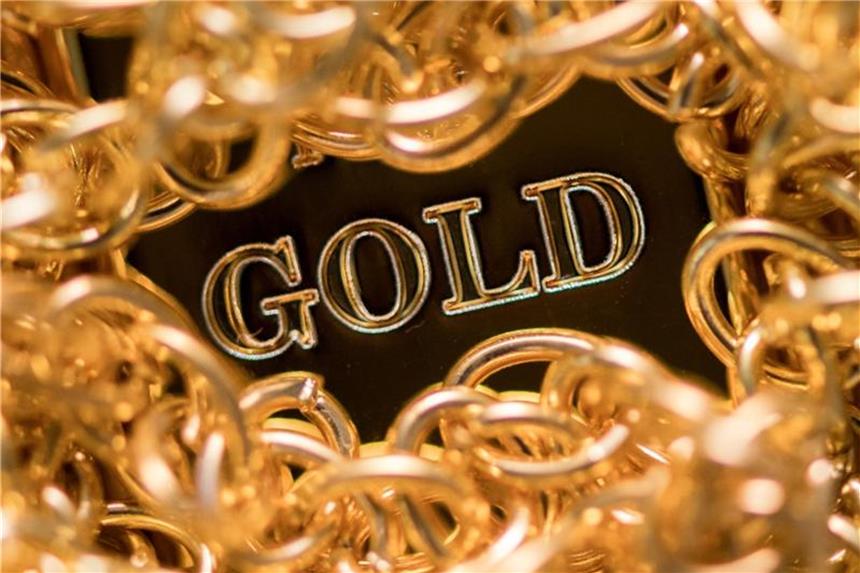 Wie Anleger in Gold investieren sollten Gold wirkt auf viele Anleger anziehend. Wer sein Geld in das Edelmetall investiert, muss aber ein paar Risiken im Blick behalten. Foto: Alexander Heinl