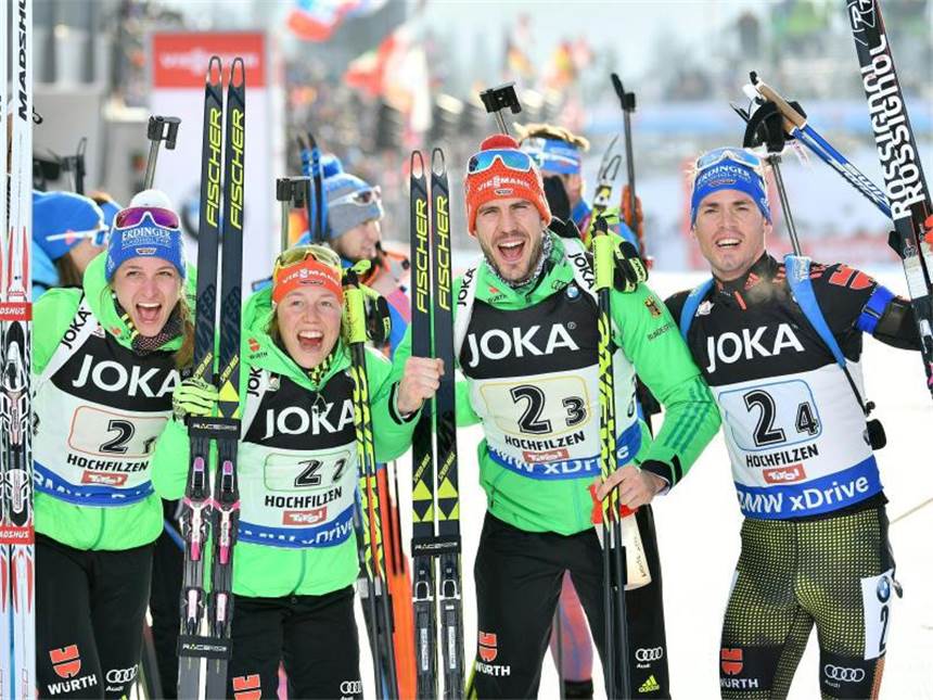 Deutsche Mixed-Staffel gewinnt Gold bei Biathlon-WM Goldstaffel: Vanessa Hinz (v.l.), Laura Dahlmeier, Arnd Peiffer und Simon Schempp. Foto: Barbara Gindl