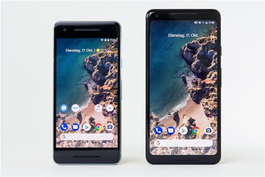 Google verlängert Garantie für Smartphone Pixel 2 Googles neue Smartphones Pixel 2 (links) und Pixel 2 XL (rechts) erhalten eine verlängerte Herstellergarantie. Anzeigeprobleme beim Pixel 2 XL sollen per Softwareupdate ausgeräumt werden. Foto: Franziska Gabbert/dpa-tmn