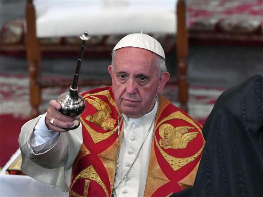 Papst ruft auf Armenien-Reise zum Frieden auf «Gott segne eure Zukunft und gewähre, dass der Weg der Versöhnung zwischen dem armenischen und dem türkischen Volk wiederaufgenommen werde und der Frieden auch in Berg-Karabach entstehen möge», sagte Papst Franziskus bei einer ökumenischen Begegnung in der armenischen Hauptstadt Eriwan. Foto: Tiziana Fabi