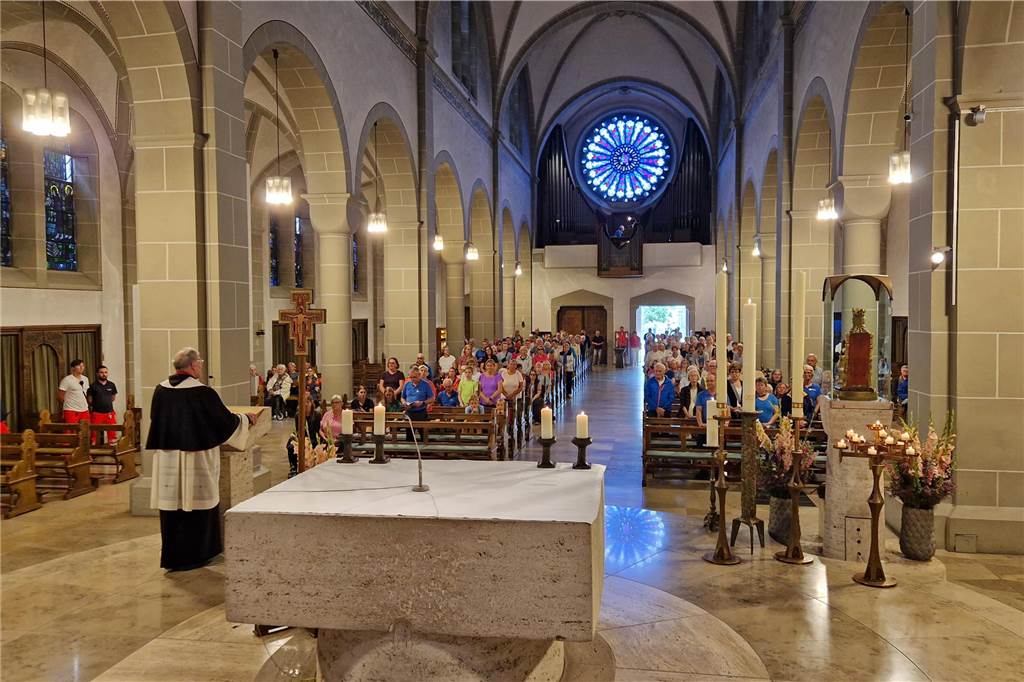 Gottesdienst bei der Ankunft in der Wallfahrtskirche Werl.