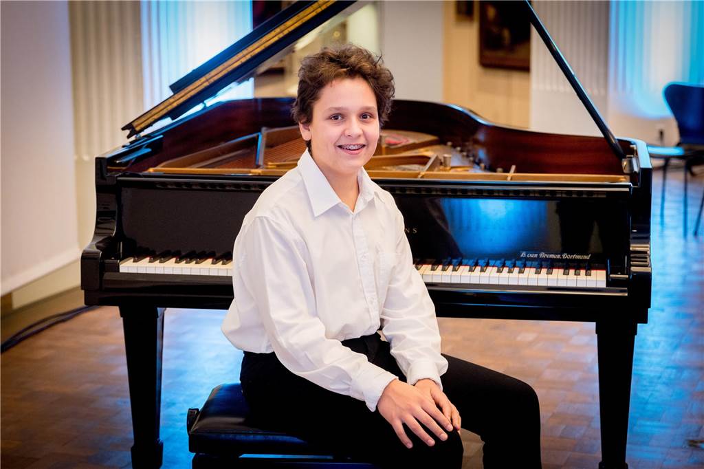 Vier Konzerte von März bis Mai in Castrop-Rauxel erleben Gotthard Rubin Moseler spielt beim Konzert der jungen Virtuosen.